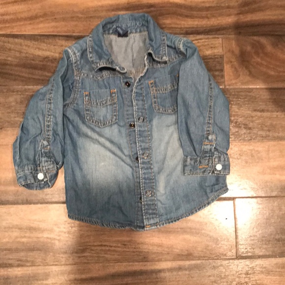 Button up shirts - Picture 2 of 4